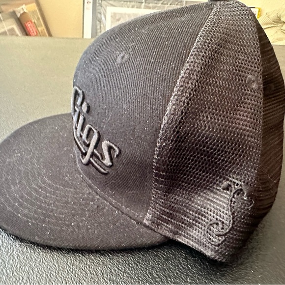 Grassroots adjustable “tour gigs” hat - Picture 3 of 9